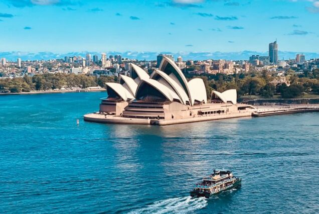 Wonders of Australia Tour Package: Great Barrier Reef, Blue Mountains and More