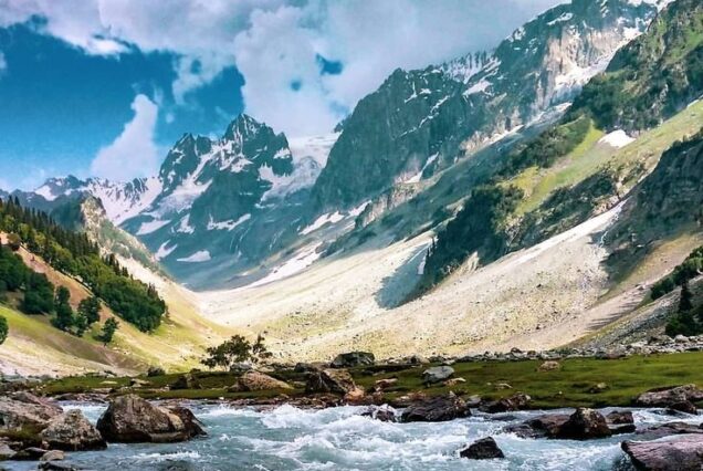 Romantic Kashmir Honeymoon Package For 5N/6D